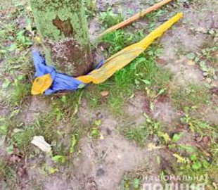 У Рівному затримали чоловіка, що знущався над державним прапором