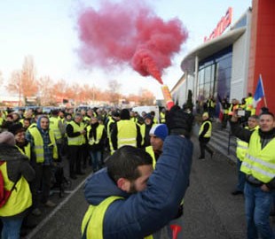 СМИ узнали об увольнении сотрудников Amazon во Франции из-за протестов «жёлтых жилетов»