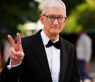 Тім Кук продав акції Apple майже на $64 млн після отримання великої виплати
