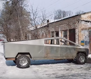 Блогер собрал Cybertruck на базе старого микроавтобуса