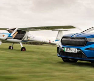 Электрокар от Skoda устроил дуэль с электрическим самолетом