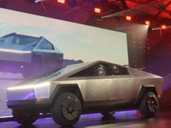 Боснийские умельцы создали очень точную реплику Tesla Cybertruck