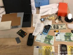 Кіберполіція затримала банду, яка викрала 5 мільйонів гривень з банківських терміналів