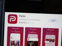 Керівник соцмережі Parler переховується разом із родиною через погрози