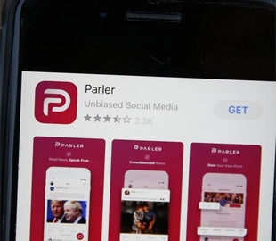 Керівник соцмережі Parler переховується разом із родиною через погрози