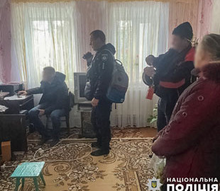 Поліцейські викрили інтернет-шахраїв, які ошукували переселенців