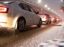 В ДСНС попередили про негоду в низці областей. Закликали водіїв бути обережніше