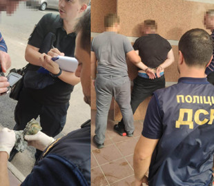 В Одесі спіймали приватного виконавця, який за 500 доларів обіцяв зняти арешт з автомобіля