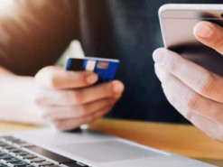 Аферисти обікрали жінку через фейковий сайт