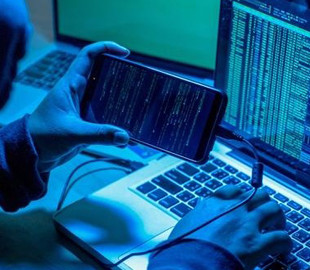 Іранські хакери намагалися зламати акаунти оточення Байдена і Трампа у WhatsApp