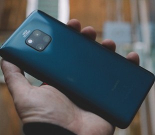 Huawei потроллила Apple: Mate 20 Pro может зарядить iPhone