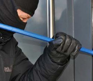 На Одещині два молодики обікрали "Нову пошту" на 800 тисяч гривень