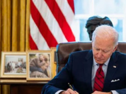 "Путин, спишь?": соцсети отреагировали яркими мемами на подписание ленд-лиза для Украины