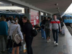 Без ларьков и новостроек: в сети показали уникальные фото метро "Левобережная" в Киеве