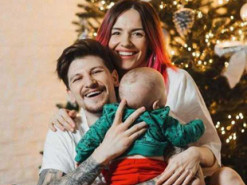 MamaRika показала теплі сімейні фото з чоловіком і сином: зворушливі кадри біля ялинки