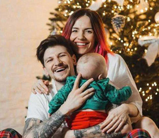 MamaRika показала теплі сімейні фото з чоловіком і сином: зворушливі кадри біля ялинки