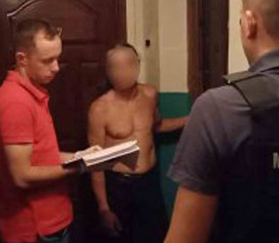 Полицейские разоблачили мужчину в хранении и распространении видеозаписей с порнографией