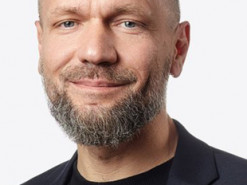 В Минцифре рассказали, как договаривались о поставках станций Starlink в Украину