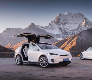 Нові моделі Tesla отримали бездротову зарядку для смартфонів