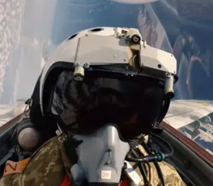 "Доброго вечора, ми з України!": в Воздушных силах показали невероятное видео из кабины самолета