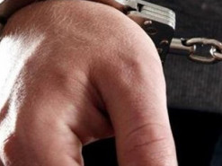 Кіберполіція викрила чоловіків, яких підозрюють у "здачі" вигаданих квартир переселенцям