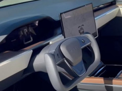 Tesla возобновила поставки Model X в США после обновления