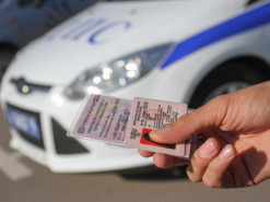 Таксист, купивший поддельные права на OLX, получил 2 года колонии