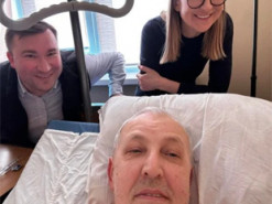 Напад на журналіста Юрія Макарова: з’явилося фото постраждалого у лікарні