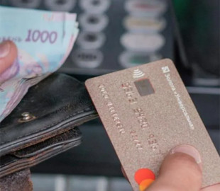 Фальшиві призи та липові посилки: шахраї атакують українців через пошту