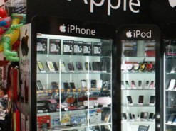 У Тернополі колишній зек непомітно виніс з магазину дорогий IPhone