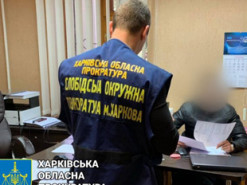 У Харкові чоловік біля дитячого майданчика заперечував озброєну агресію росії