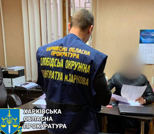 У Харкові чоловік біля дитячого майданчика заперечував озброєну агресію росії