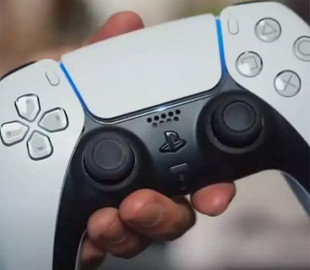 На Sony подали коллективный иск из-за брака в контроллере PlayStation 5