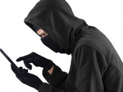 Полицейские разыскивают псевдобанкира, который завладел сбережениями пенсионерки