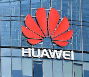 Продажи смартфонов Huawei из-за санкций за год упали на 81,6%
