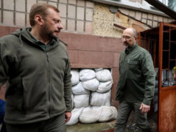 Місцева влада має до вересня завершити підготовку шкіл для навчання офлайн - Шмигаль