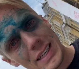 Скандал в центре Киева: известный блогер заявил, что на него напал полицейский