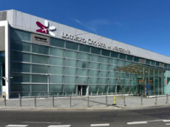 Найбільший аеропорт Польщі перестав пускати росіян в країну: деталі