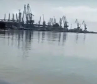 У Бердянську екологічна катастрофа: неподалік порту в море витік мазут