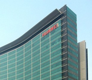Крупнейшие магазины электроники США отказываются продавать устройства Huawei