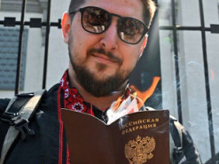 "Россию ненавижу больше, чем сами украинцы": как живут в Украине с российским паспортом