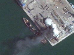 Maxar показала фото російського затонулого корабля в Бердянську