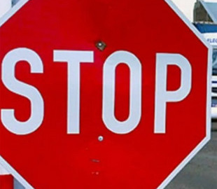 Виїзд за кордон із борговим зобов'язанням: де та як легко перевірити їх наявність