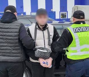 Видурив мільйон у матері загиблого воїна: поліція спіймала на гарячому цинічного шахрая