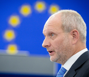 Посол ЄС опублікував фото наслідків ракетної атаки на Київ