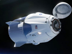 Американский грузовой космический корабль Cargo Dragon приводнился в Атлантике