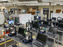 Технология 3D-печати объединяет волонтеров, изготавливающих медицинское оборудование и детали для аппаратов ИВЛ