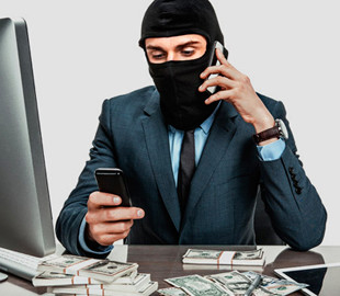 Телефонный разговор с «сотрудником банка» стоил женщине 26 тысяч гривен