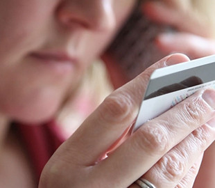 Іноземний «кавалер» ошукав мешканку Кам’янеччини на 1500 доларів