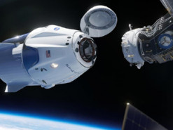 У SpaceX перенесли відстикування корабля з туристами від МКС через негоду